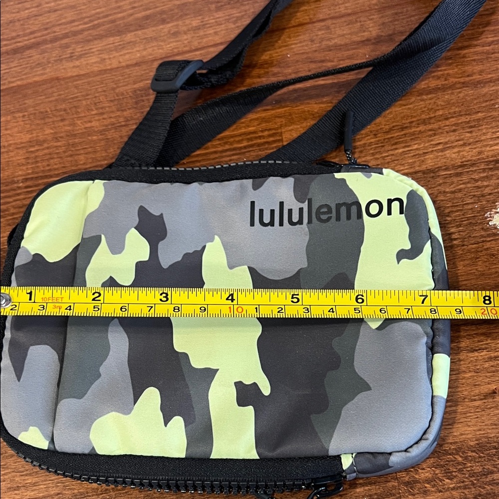 Lululemon Easy Access Camouflage Belt/Crossbody Bag mint and black - Picture 10 of 12